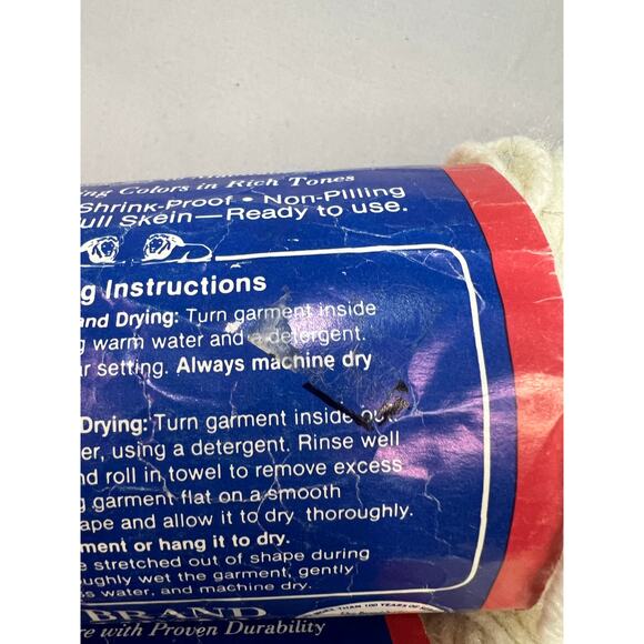 Vintage Lion Brand Sayelle Yarn Lot 2 4-Ply Worsted Dupont Orlon Acrylic - Picture 4 of 5